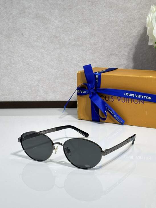 Picture of Louis Vuitton Sunglasses _SKUfw76439536fw